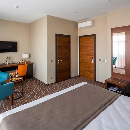 Taurus מלון לבוב